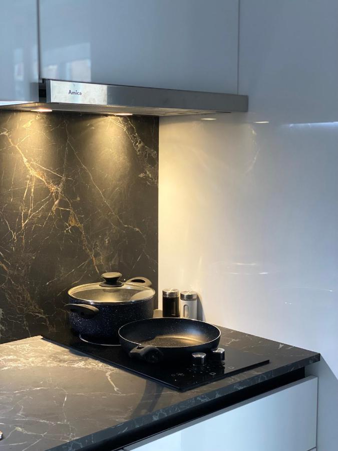 Newly Renovated One Bedroom Apartment In 티라나 외부 사진