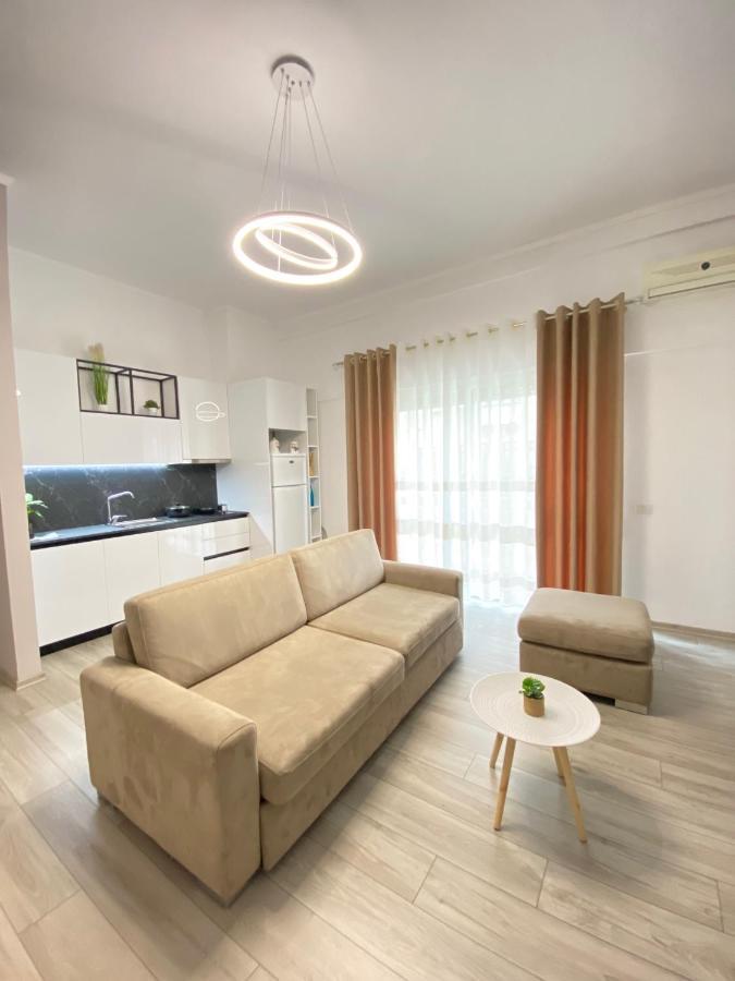 Newly Renovated One Bedroom Apartment In 티라나 외부 사진