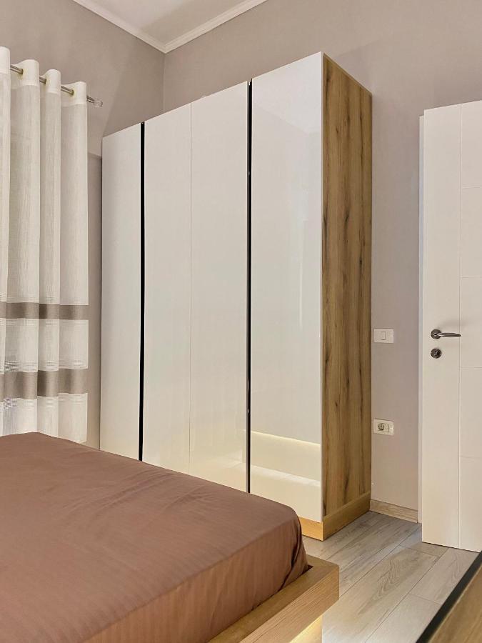 Newly Renovated One Bedroom Apartment In 티라나 외부 사진