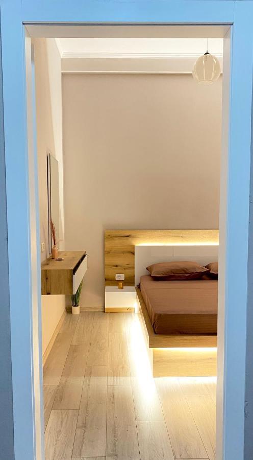 Newly Renovated One Bedroom Apartment In 티라나 외부 사진