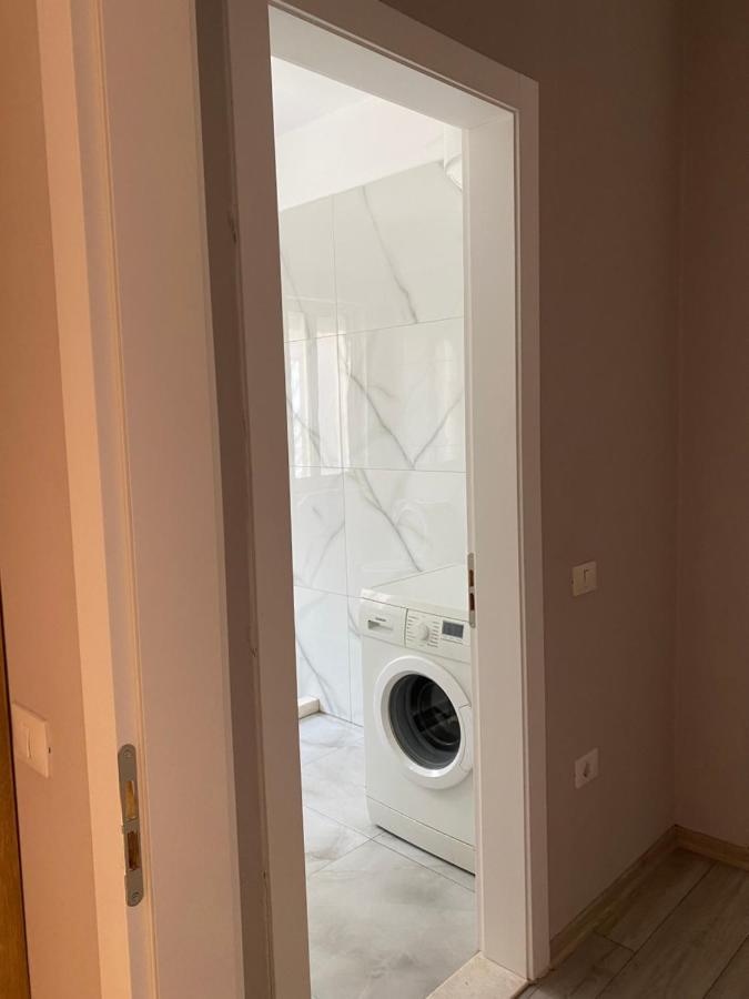 Newly Renovated One Bedroom Apartment In 티라나 외부 사진